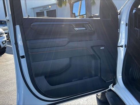 Used 2025 GMC Sierra 2500 AT4 w/ AT4 Premium Plus Package image 19