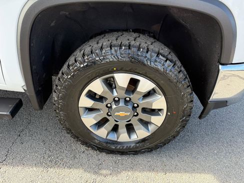 Used 2022 Chevrolet Silverado 2500 Custom w/ Custom Value Package image 40