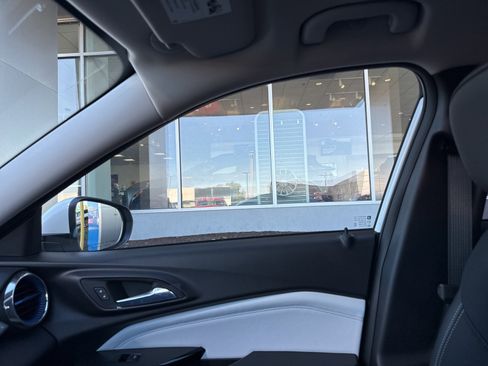 New 2026 Chevrolet Trax LT w/ Sunroof Package image 25