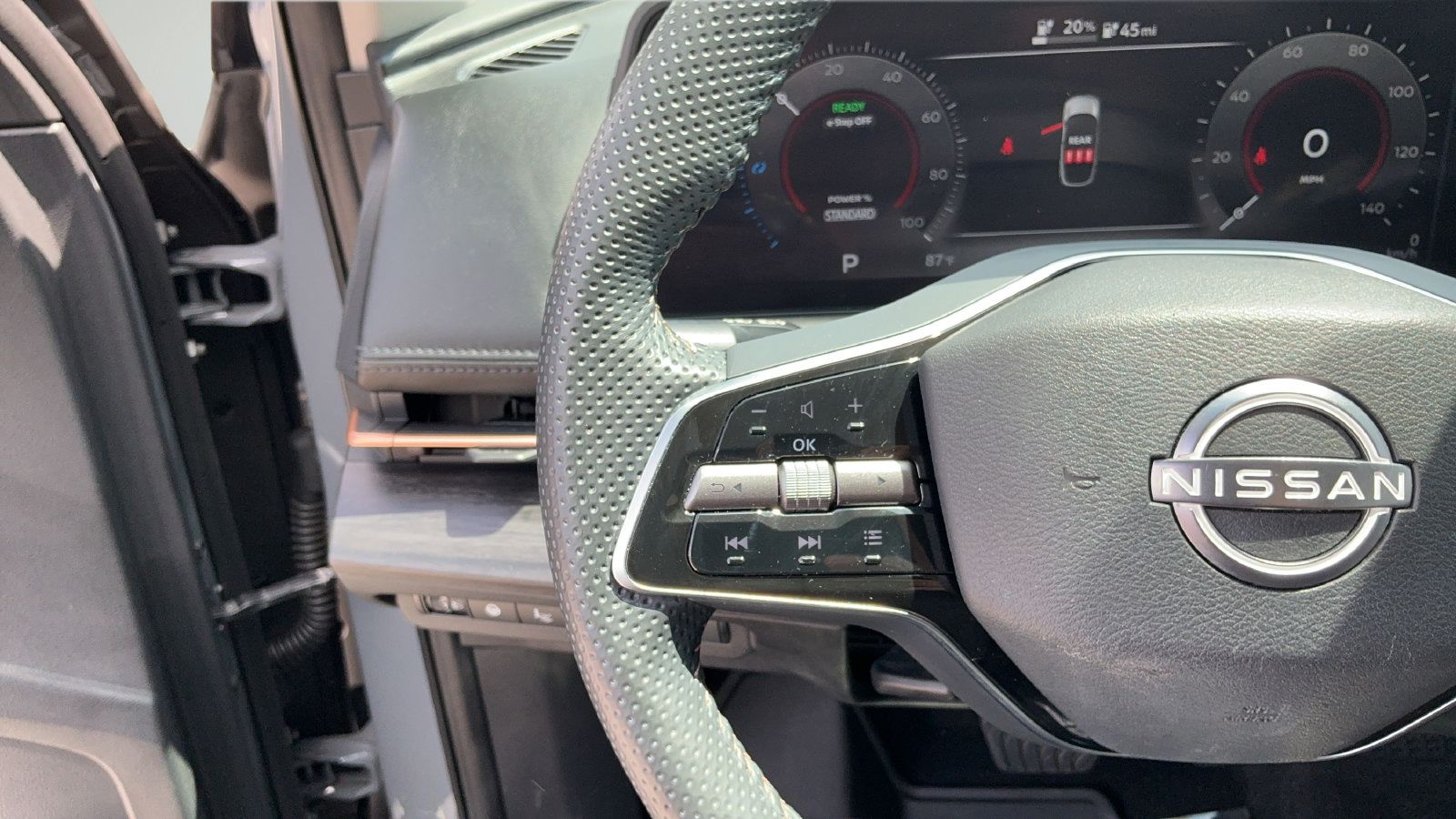 Certified 2025 Nissan Ariya FWD image 26
