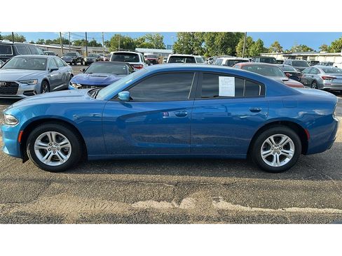 Used 2022 Dodge Charger SXT w/ Driver Convenience Group RWD image 2