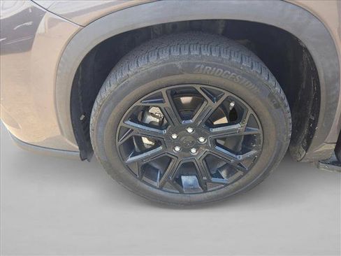Used 2022 Toyota Highlander L FWD image 23