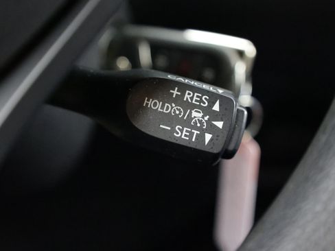 Used 2020 Toyota C-HR LE FWD image 18