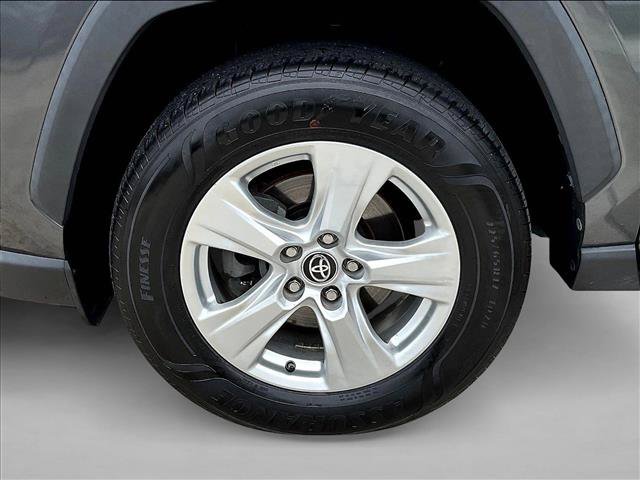 Used 2021 Toyota RAV4 XLE w/ Convenience Package FWD image 10