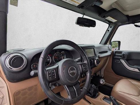 Used 2016 Jeep Wrangler Unlimited Sahara w/ Connectivity Group AWD/4WD image 10