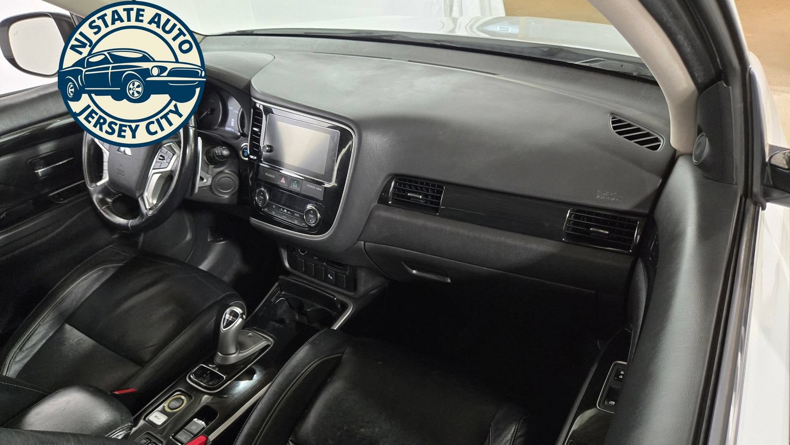 Used 2018 Mitsubishi Outlander SEL AWD/4WD image 35