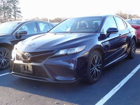 Used 2022 Toyota Camry SE image 1