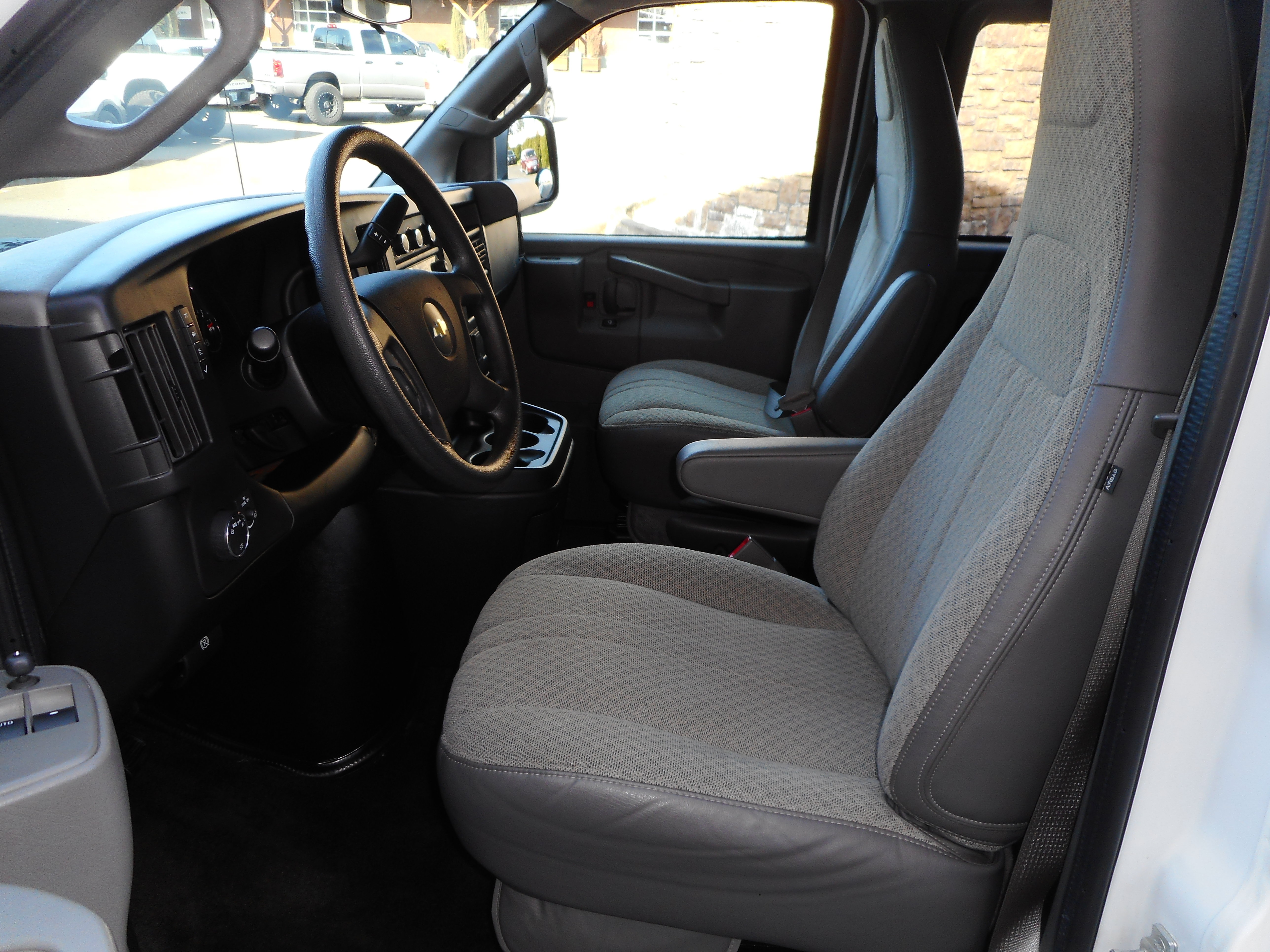 Used 2017 Chevrolet Express 3500 LT w/ LT Preferred Equipment Group RWD image 14