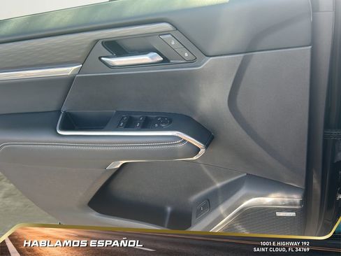 Used 2025 GMC Acadia Elevation image 11