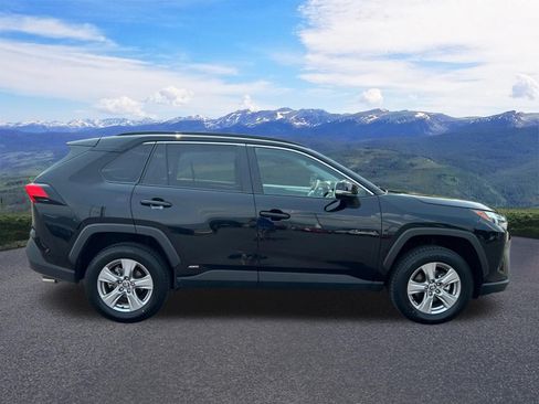 Used 2025 Toyota RAV4 XLE AWD/4WD image 7