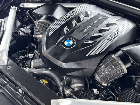 Used 2022 BMW X5 M50i image 62