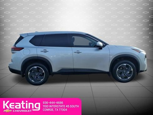 Used 2024 Nissan Rogue SV FWD image 4