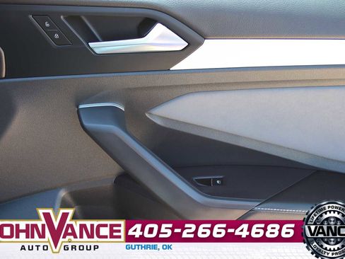Used 2025 Volkswagen Jetta SE FWD image 13