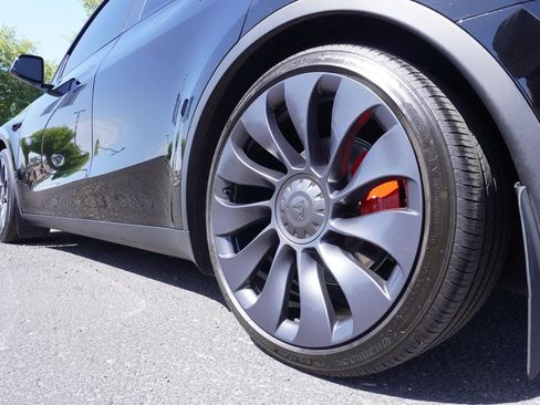 Used 2024 Tesla Model Y Performance AWD/4WD image 8
