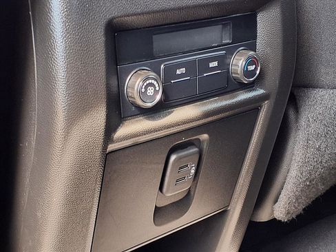 Used 2022 Chevrolet Traverse LT image 14