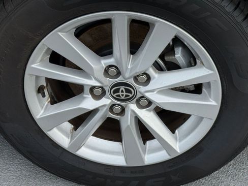 Used 2025 Toyota Camry LE image 28