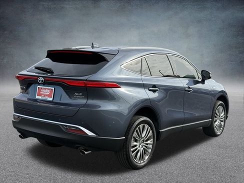 Used 2021 Toyota Venza XLE w/ Softex Package image 3