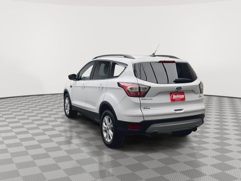 Used 2018 Ford Escape SE w/ SE Sync 3 Package image 2