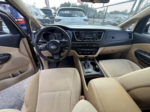 Used 2016 Kia Sedona LX w/ Option Group 020 FWD image 8