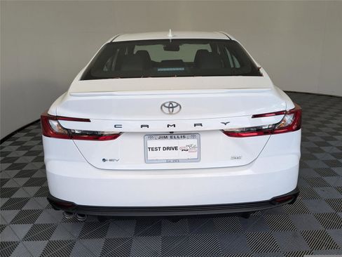 New 2026 Toyota Camry SE image 7