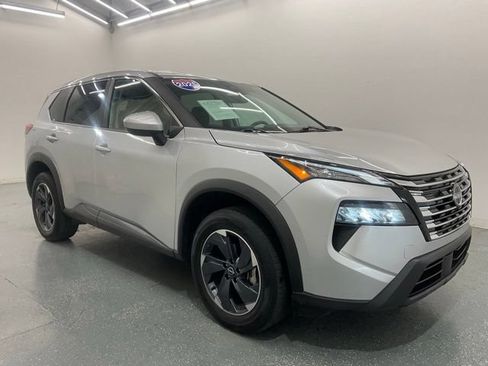 Used 2025 Nissan Rogue SV FWD image 8