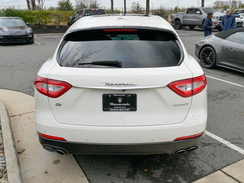 Certified 2018 Maserati Levante image 6