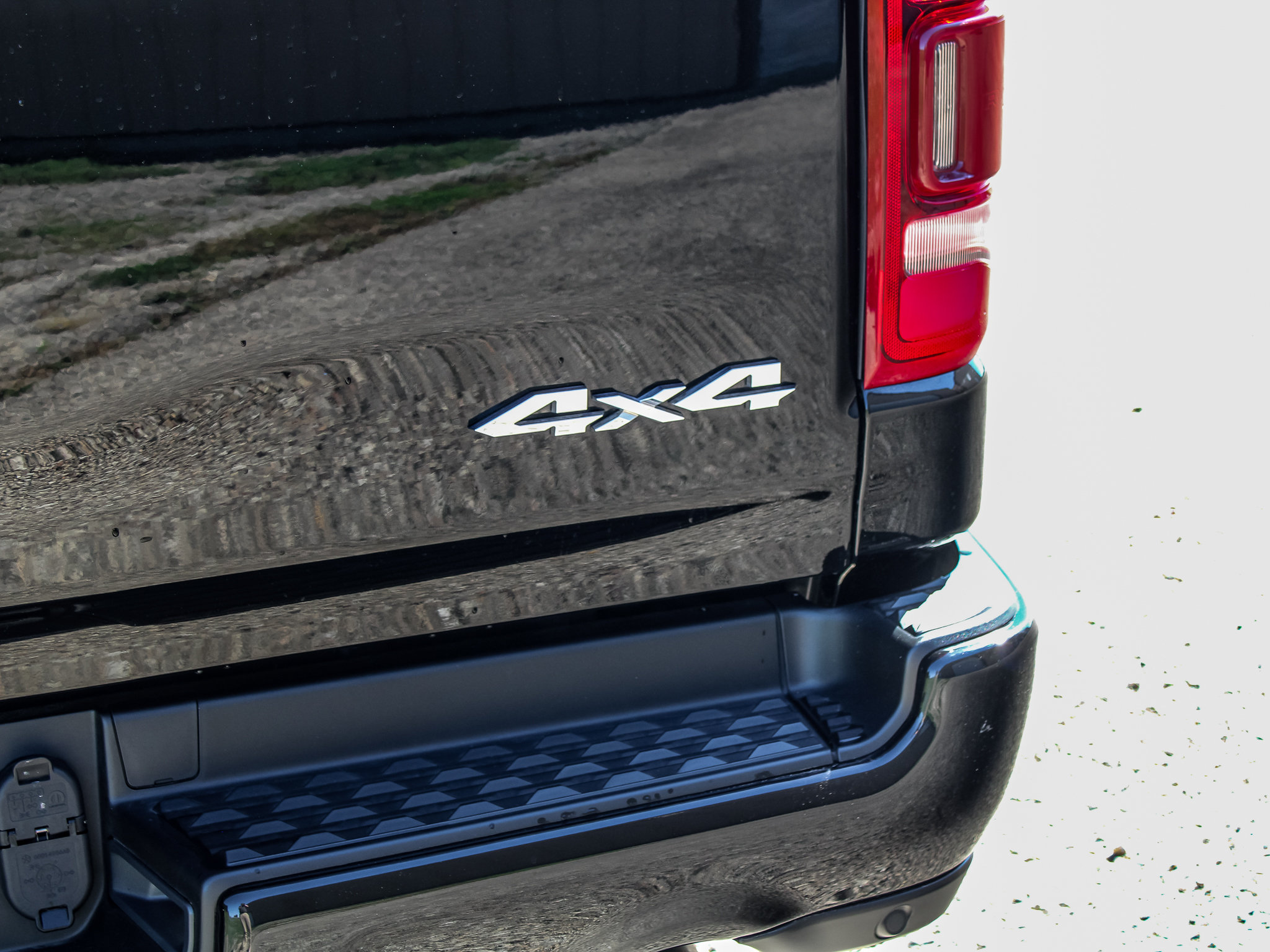 Used 2023 RAM 1500 Laramie AWD/4WD image 15