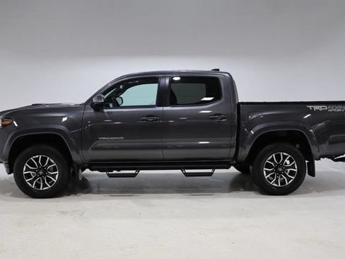 Used 2020 Toyota Tacoma TRD Sport w/ TRD Premium Sport Package AWD/4WD image 4