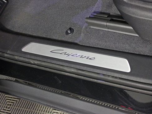 New 2026 Porsche Cayenne image 19