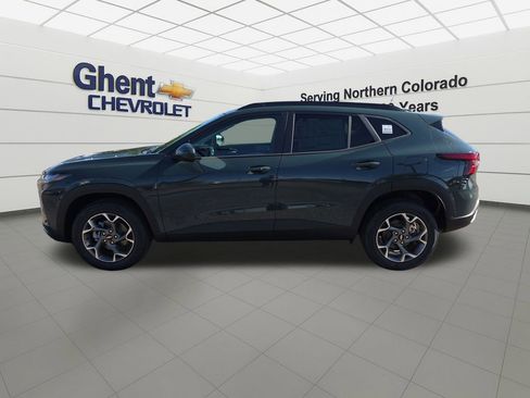New 2026 Chevrolet Trax LT w/ LT Convenience Package FWD image 2