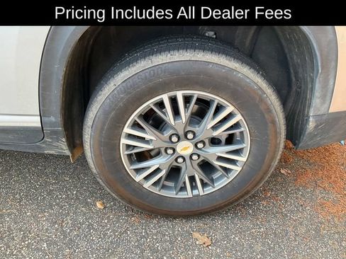 Certified 2025 Chevrolet Traverse LT FWD image 11