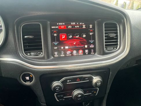 Used 2016 Dodge Charger SXT image 16