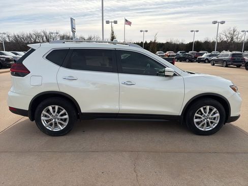 Used 2018 Nissan Rogue SV image 8