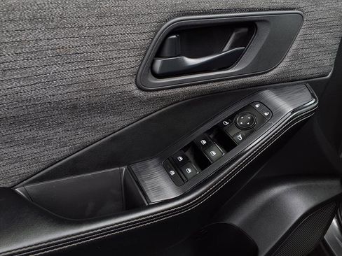 Used 2021 Nissan Rogue S image 17