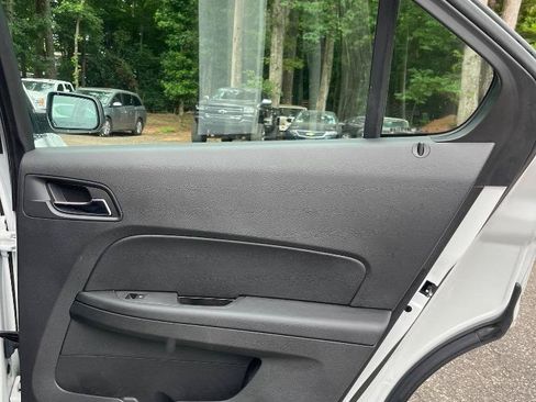 Used 2017 Chevrolet Equinox LS FWD image 26