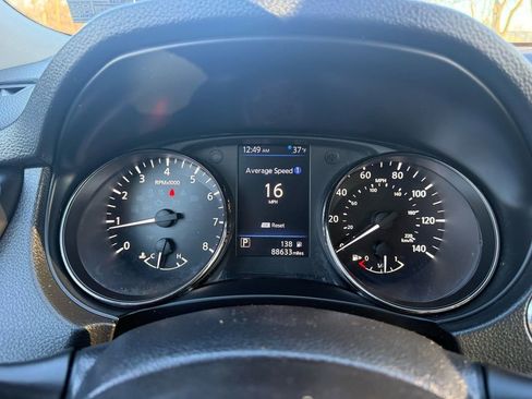 Used 2020 Nissan Rogue SV image 13