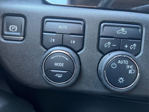 Used 2025 Chevrolet Silverado 1500 LT image 15