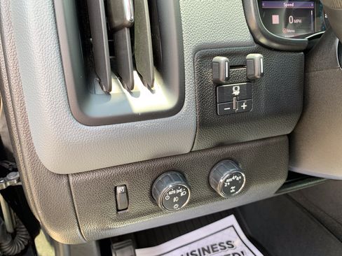 Used 2019 Chevrolet Colorado Z71 w/ Z71 Midnight Edition AWD/4WD image 17