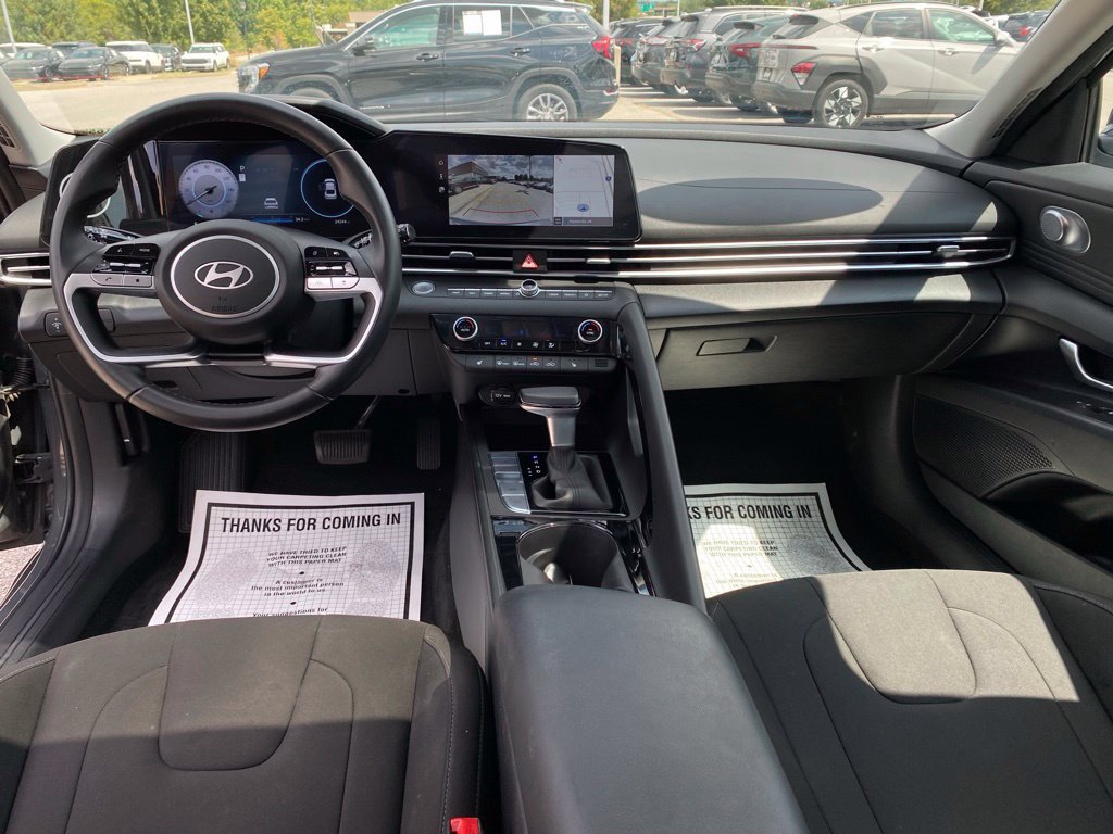 Used 2024 Hyundai Elantra SEL w/ Convenience Package FWD image 30
