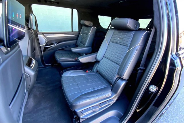 Used 2025 Cadillac Escalade ESV V w/ LPO, ONYX Package AWD/4WD image 26