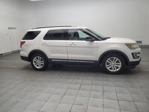 Used 2017 Ford Explorer XLT w/ Equipment Group 202A FWD image 11