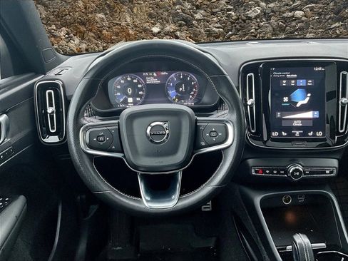 Used 2021 Volvo XC40 T5 R-Design w/ Climate Package image 5