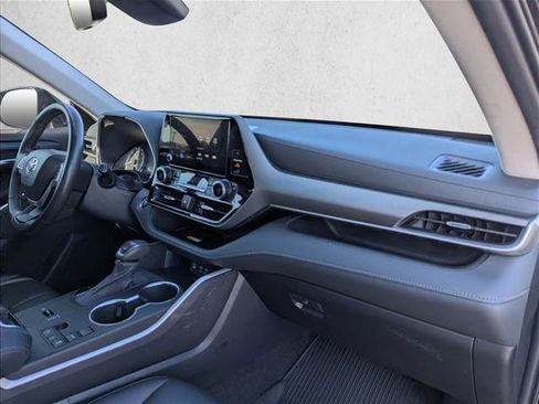 Used 2023 Toyota Highlander XLE image 26