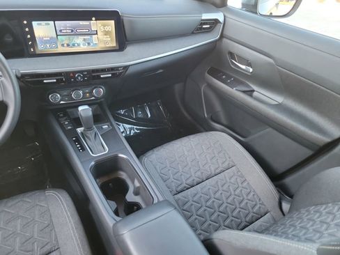 Certified 2025 Nissan Kicks SV image 23