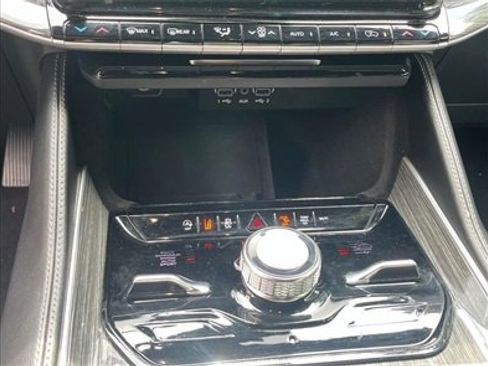 Used 2022 Jeep Wagoneer Series III image 18