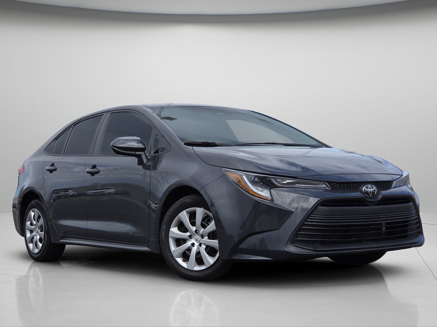 Used 2026 Toyota Corolla LE w/ Carpet Mat Package (TMS) FWD image 2