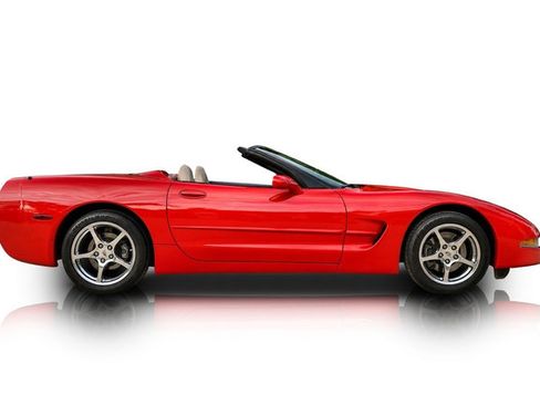 Used 2002 Chevrolet Corvette Convertible w/ Preferred Equipment Group2 RWD image 2