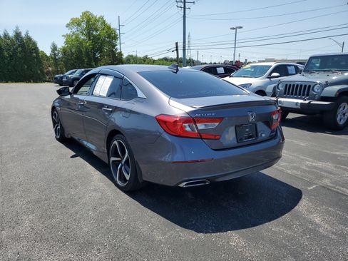 Used 2018 Honda Accord Sport image 2