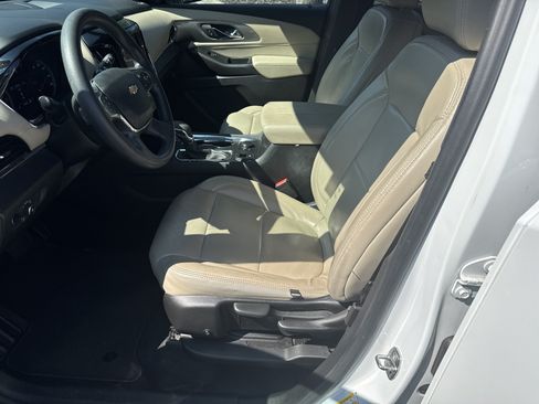 Used 2022 Chevrolet Traverse LS FWD image 11