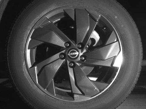 Used 2025 Nissan Rogue SV image 11